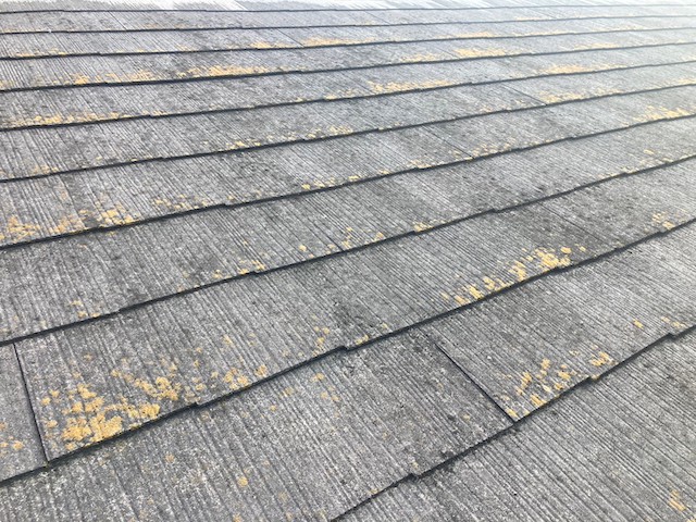 経年劣化したスレート屋根・下から